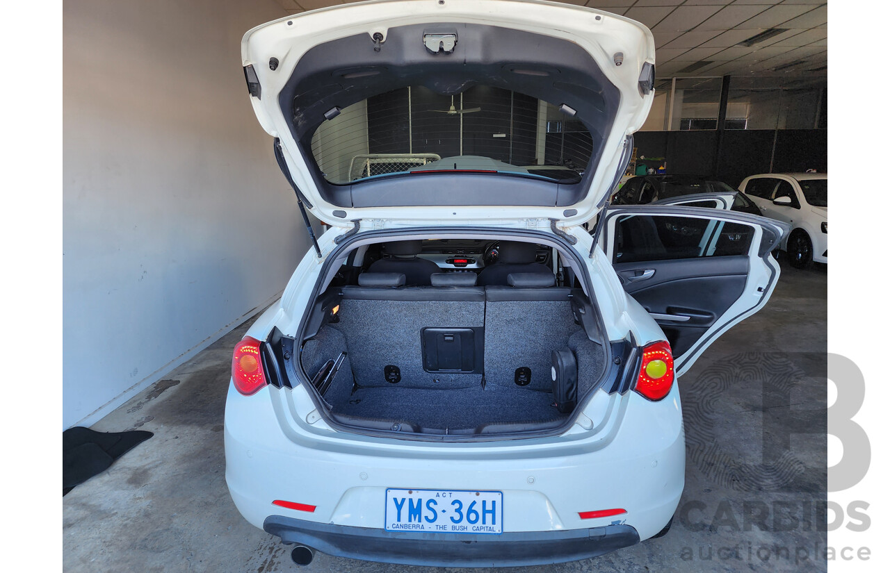 03/2014 Alfa Romeo Giulietta PROGRESSION 1.4 FWD 5D Hatchback White 1.4L