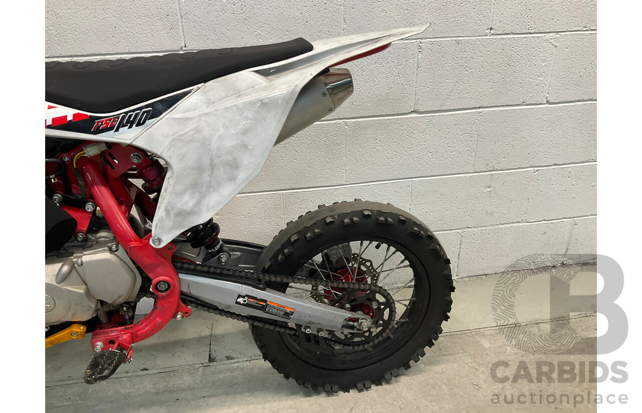 Pitster Pro 140cc Dirt Bike
