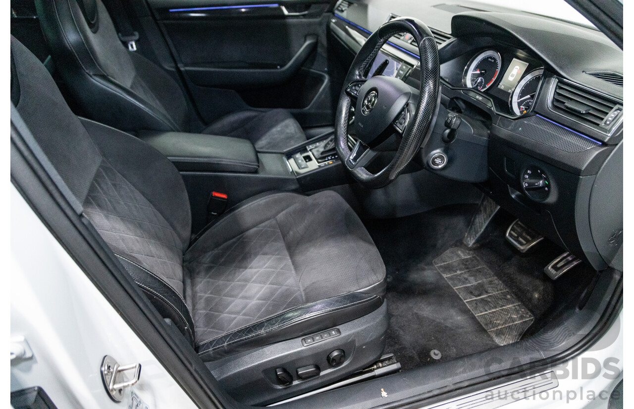 05/2017 Skoda Superb 206TSI Sportline (AWD) NP MY17 4d Sedan Moon White Metallic Turbo 2.0L