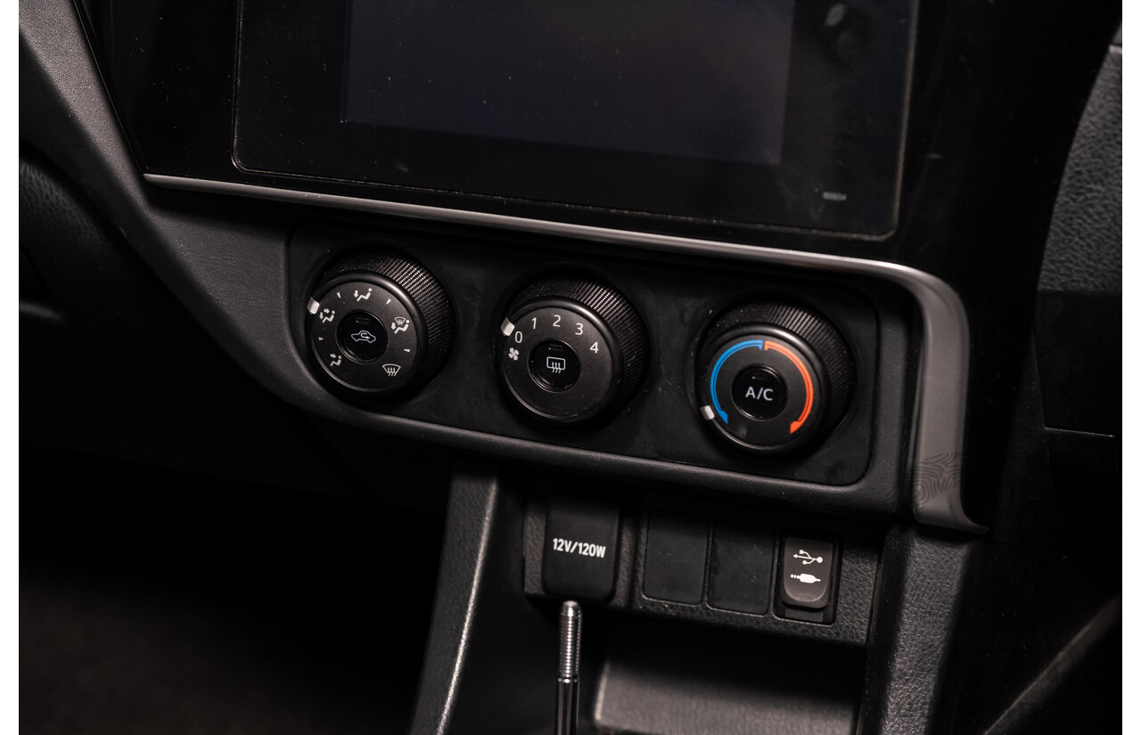 10/2017 Toyota Corolla Ascent ZRE172R 4d Sedan White 1.8L