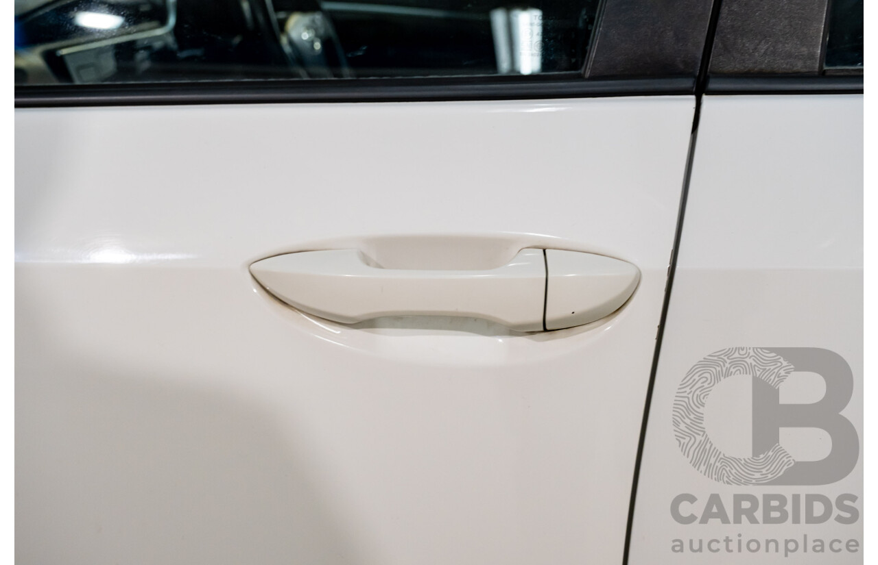 10/2017 Toyota Corolla Ascent ZRE172R 4d Sedan White 1.8L