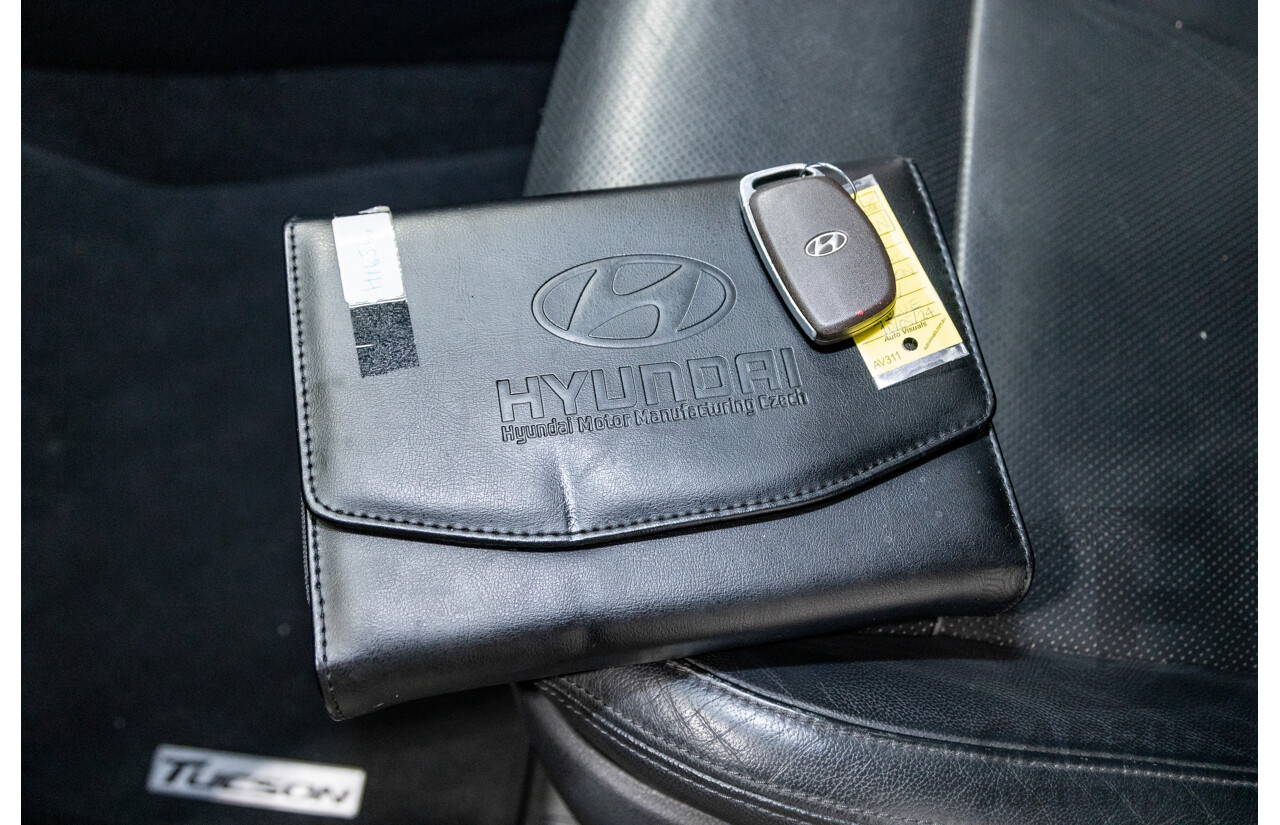 10/2015 Hyundai Tucson Highlander (AWD) TLE 4d Wagon Ara Blue Metallic Turbo Diesel 2.0L