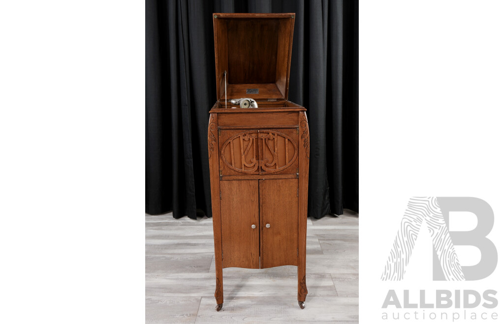 Perfectone Gramophone in Oak Case