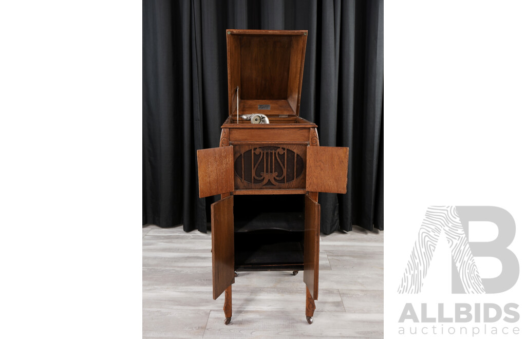 Perfectone Gramophone in Oak Case