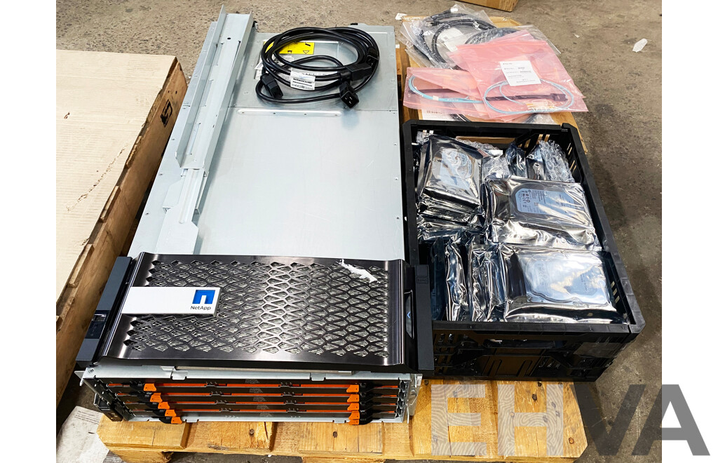 NetApp (NAJ-1503) E2800 Series 60-Bay 4RU Hybrid-Flash Storage System W/ 120TB of Storage