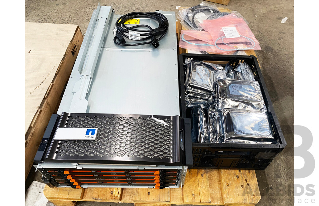 NetApp (NAJ-1503) E2800 Series 60-Bay 4RU Hybrid-Flash Storage System W/ 120TB of Storage