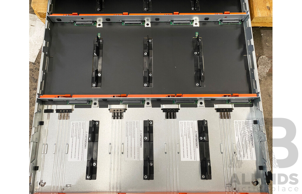 NetApp (NAJ-1503) E2800 Series 60-Bay 4RU Hybrid-Flash Storage System W/ 120TB of Storage