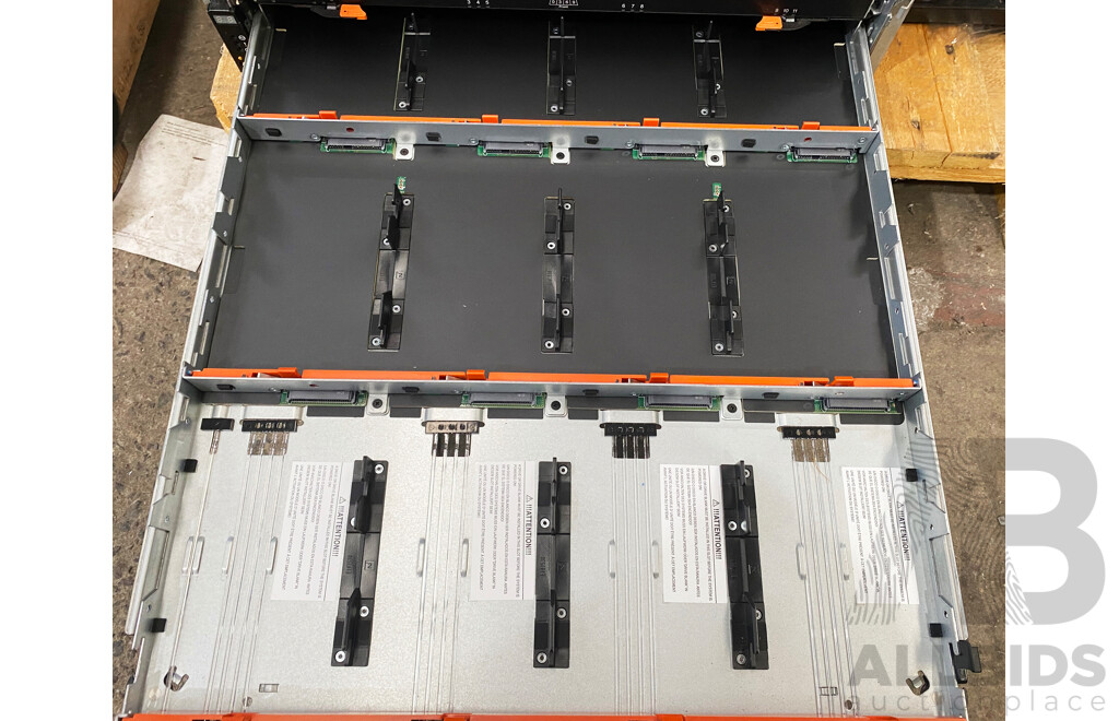 NetApp (NAJ-1503) E2800 Series 60-Bay 4RU Hybrid-Flash Storage System W/ 120TB of Storage