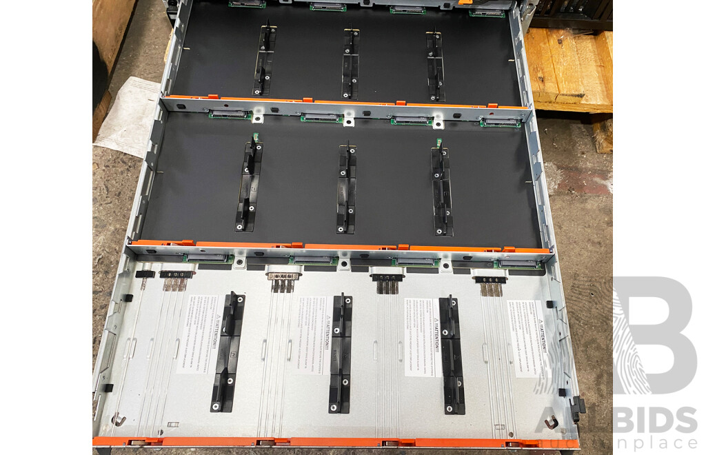 NetApp (NAJ-1503) E2800 Series 60-Bay 4RU Hybrid-Flash Storage System W/ 120TB of Storage