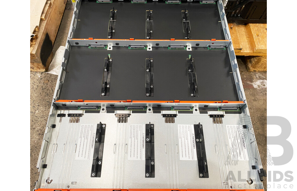 NetApp (NAJ-1503) E2800 Series 60-Bay 4RU Hybrid-Flash Storage System W/ 120TB of Storage