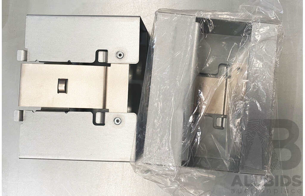 NetApp (NAJ-1503) E2800 Series 60-Bay 4RU Hybrid-Flash Storage System W/ 120TB of Storage