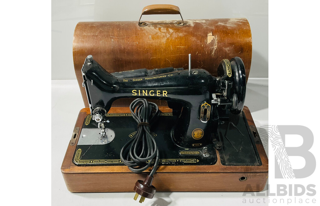 Vintage Singer 99K Sewing Machine with Electric Cable, Original Instructions, Knee Pedal and Accessories in Carry Case with Key