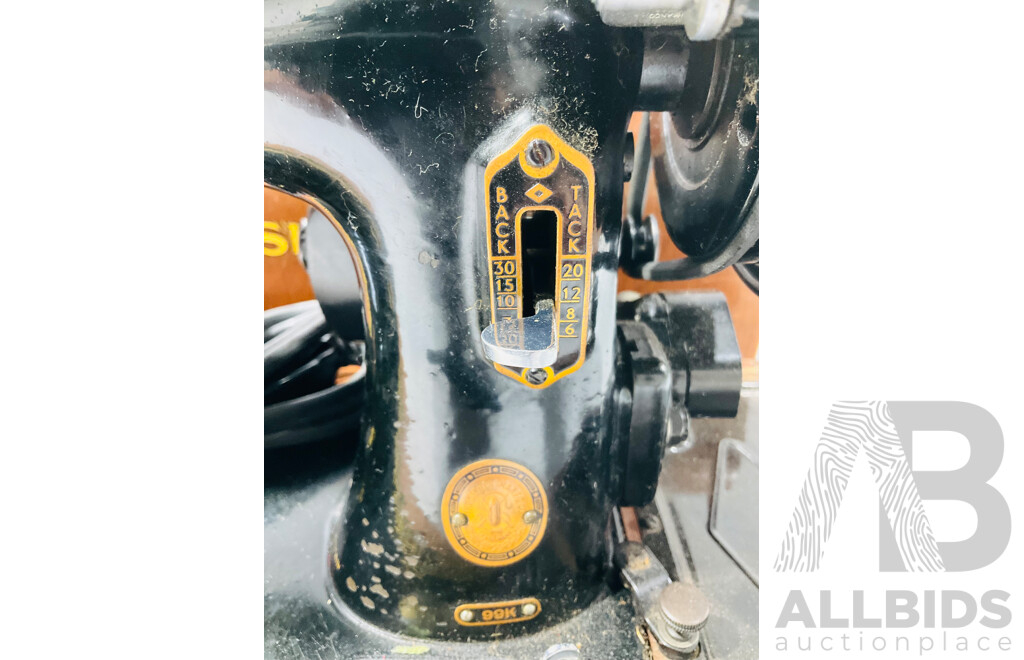 Vintage Singer 99K Sewing Machine with Electric Cable, Original Instructions, Knee Pedal and Accessories in Carry Case with Key