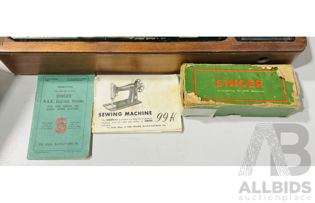 Vintage Singer 99K Sewing Machine with Electric Cable, Original Instructions, Knee Pedal and Accessories in Carry Case with Key