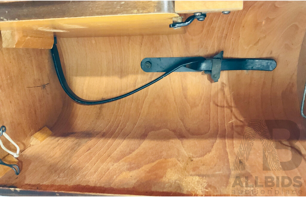 Vintage Singer 99K Sewing Machine with Electric Cable, Original Instructions, Knee Pedal and Accessories in Carry Case with Key