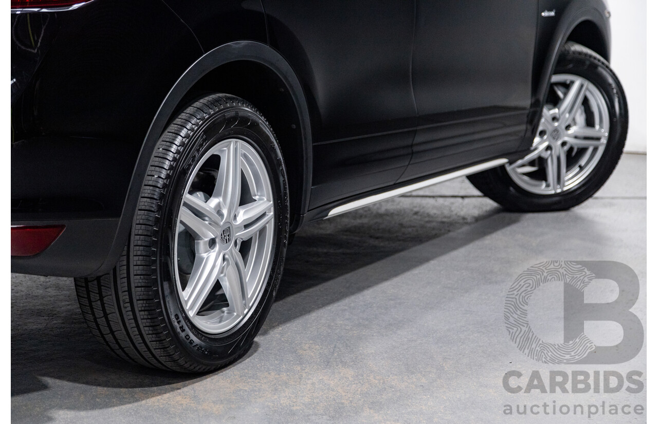 9/2013 Porsche Cayenne Diesel Series 2 (AWD) 92A MY14 4d Wagon Jet Black Metallic Turbo Diesel V6 3.0L