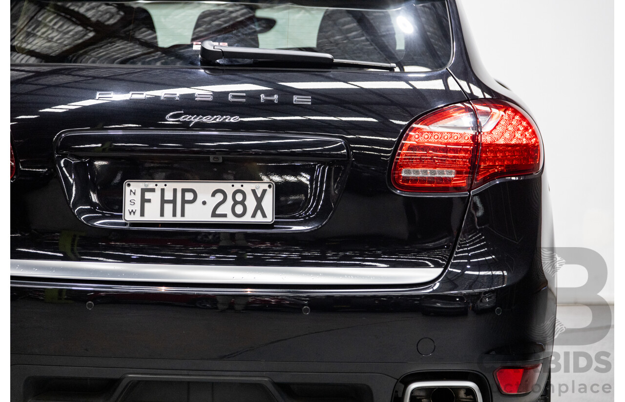 9/2013 Porsche Cayenne Diesel Series 2 (AWD) 92A MY14 4d Wagon Jet Black Metallic Turbo Diesel V6 3.0L