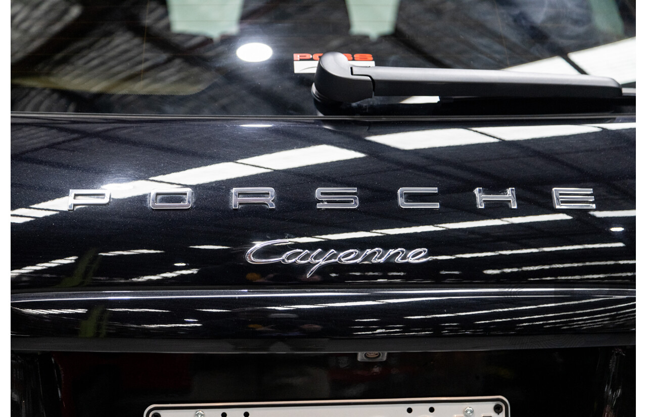 9/2013 Porsche Cayenne Diesel Series 2 (AWD) 92A MY14 4d Wagon Jet Black Metallic Turbo Diesel V6 3.0L
