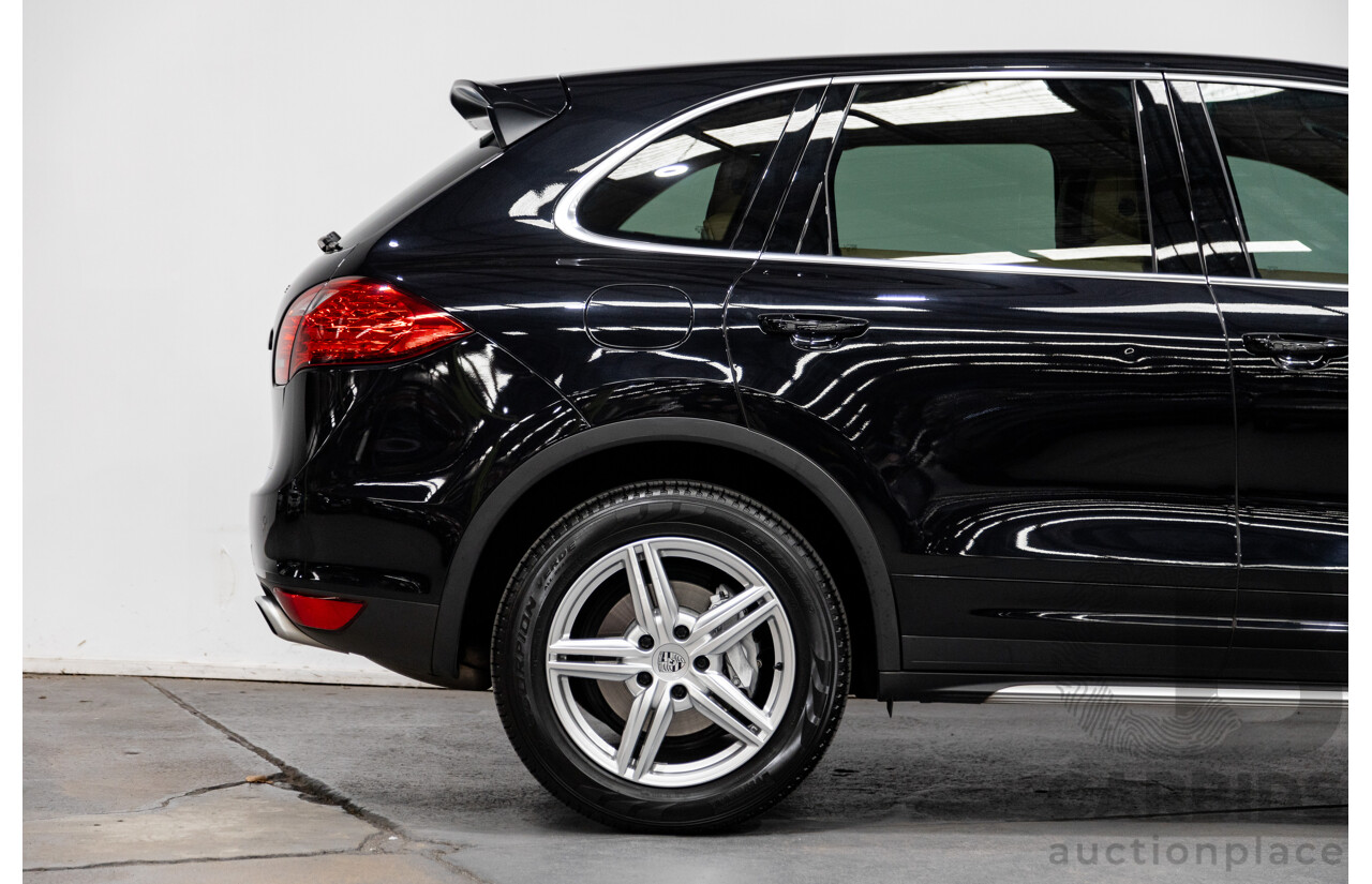 9/2013 Porsche Cayenne Diesel Series 2 (AWD) 92A MY14 4d Wagon Jet Black Metallic Turbo Diesel V6 3.0L