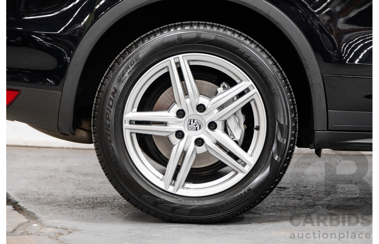 9/2013 Porsche Cayenne Diesel Series 2 (AWD) 92A MY14 4d Wagon Jet Black Metallic Turbo Diesel V6 3.0L