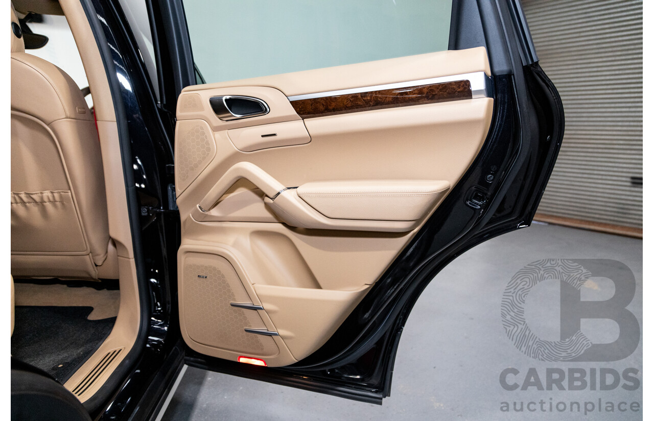 9/2013 Porsche Cayenne Diesel Series 2 (AWD) 92A MY14 4d Wagon Jet Black Metallic Turbo Diesel V6 3.0L