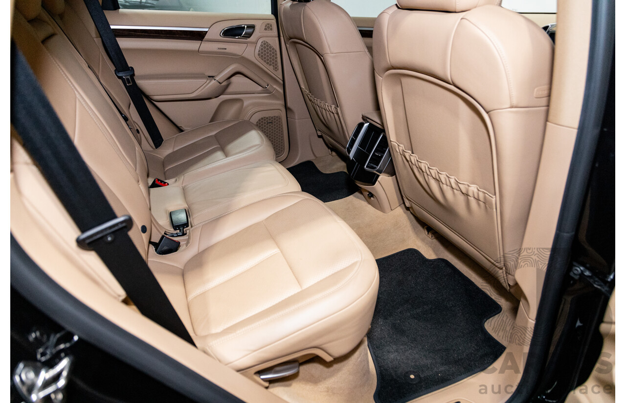 9/2013 Porsche Cayenne Diesel Series 2 (AWD) 92A MY14 4d Wagon Jet Black Metallic Turbo Diesel V6 3.0L