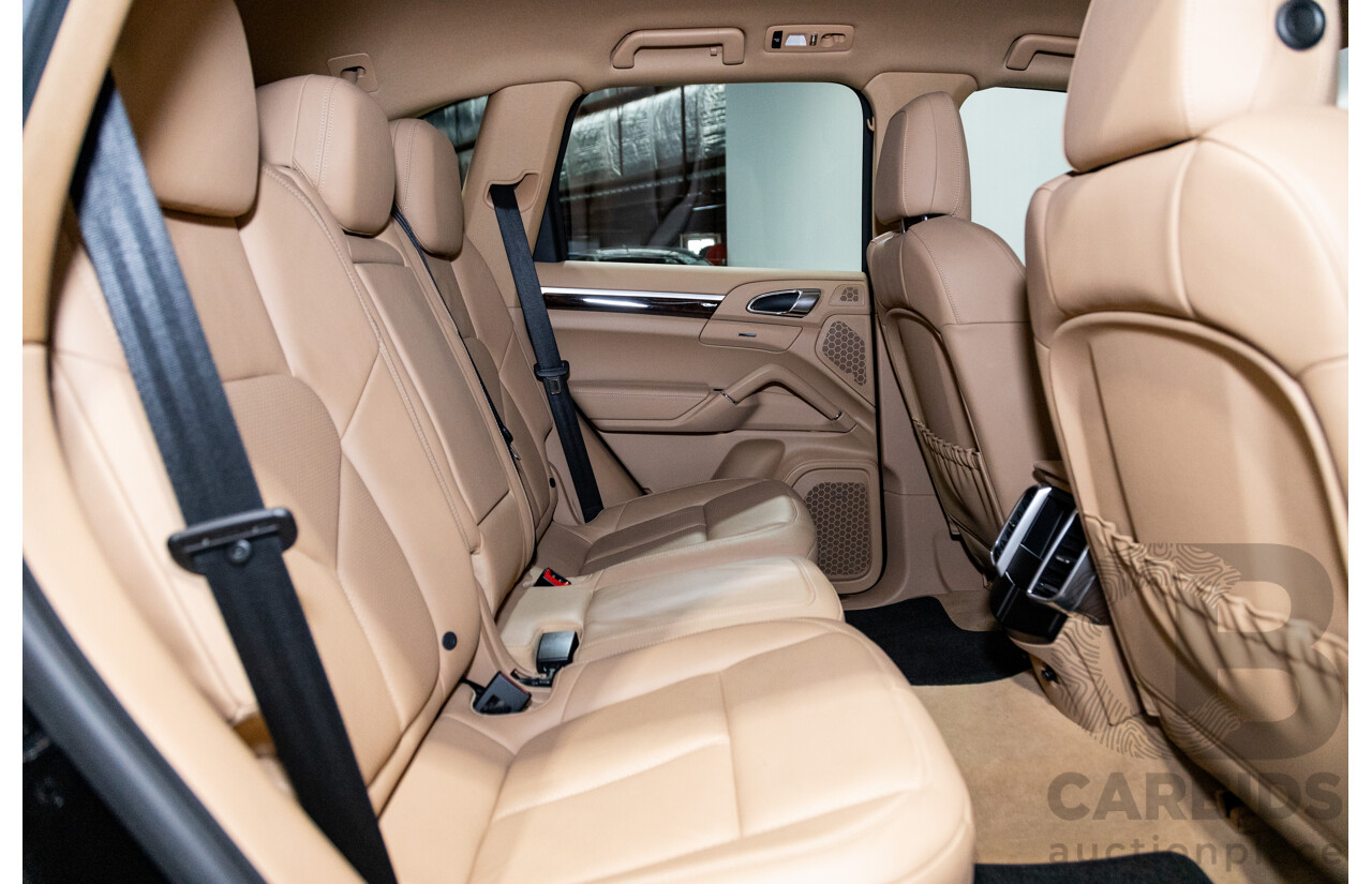 9/2013 Porsche Cayenne Diesel Series 2 (AWD) 92A MY14 4d Wagon Jet Black Metallic Turbo Diesel V6 3.0L