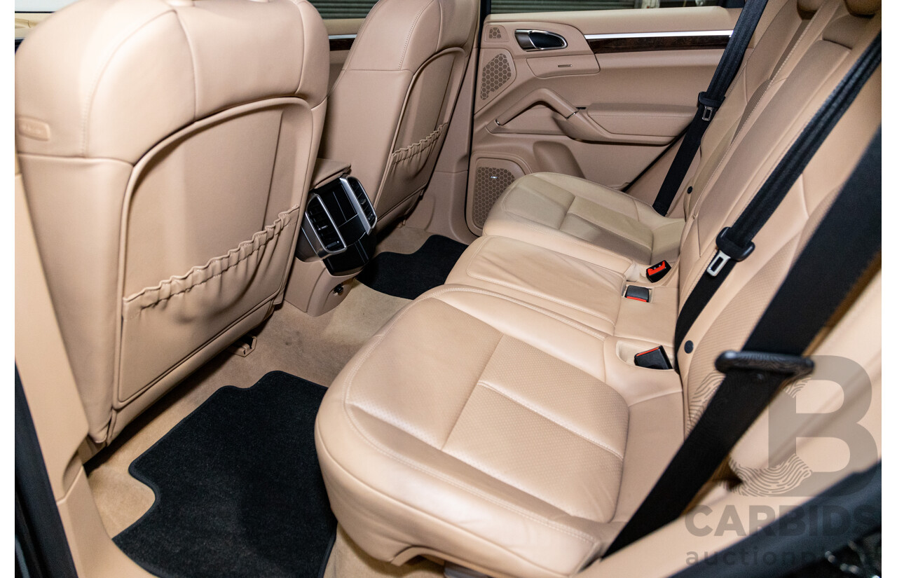 9/2013 Porsche Cayenne Diesel Series 2 (AWD) 92A MY14 4d Wagon Jet Black Metallic Turbo Diesel V6 3.0L