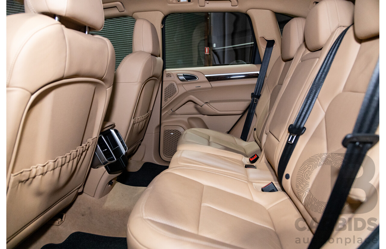 9/2013 Porsche Cayenne Diesel Series 2 (AWD) 92A MY14 4d Wagon Jet Black Metallic Turbo Diesel V6 3.0L