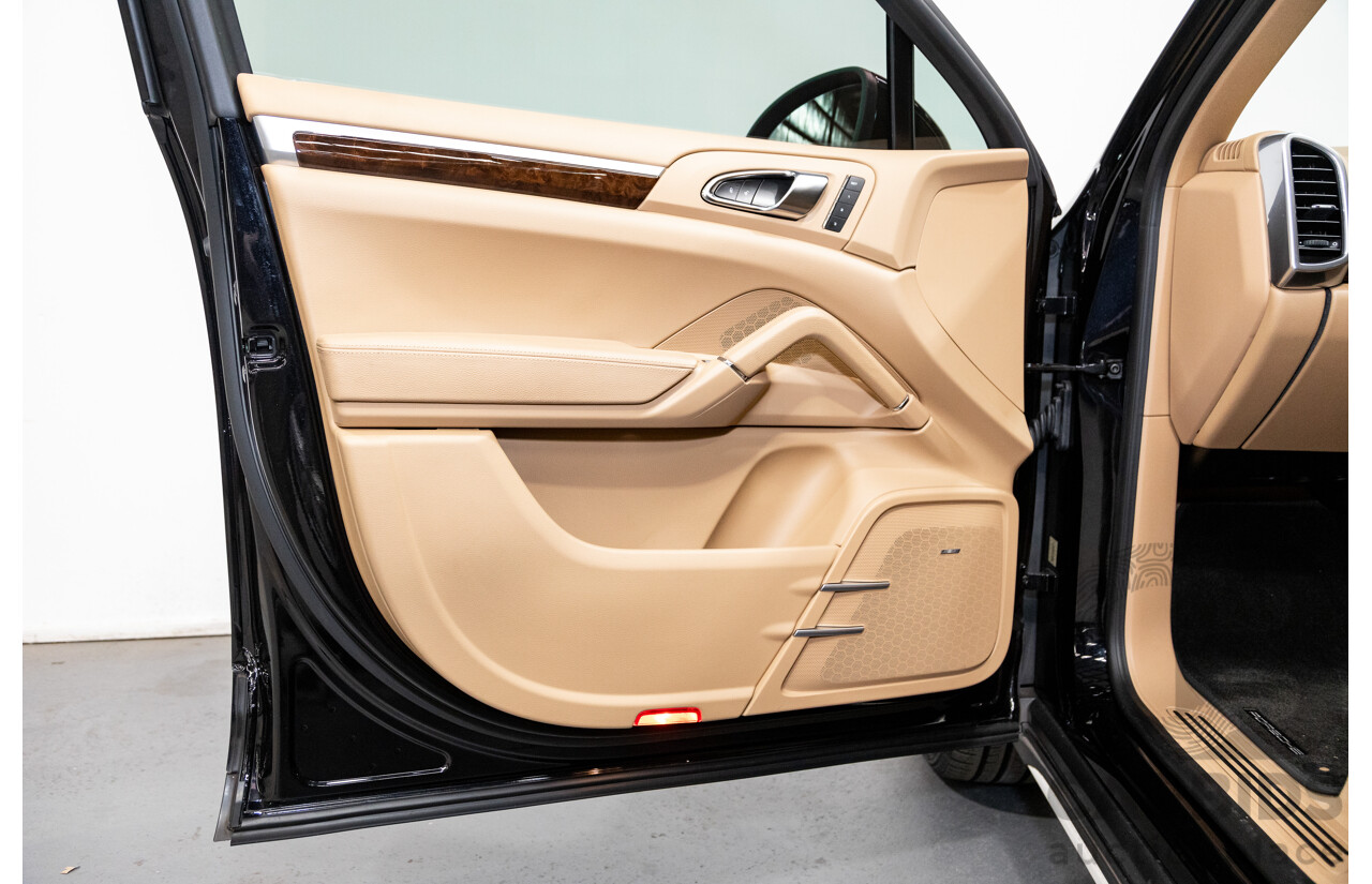 9/2013 Porsche Cayenne Diesel Series 2 (AWD) 92A MY14 4d Wagon Jet Black Metallic Turbo Diesel V6 3.0L