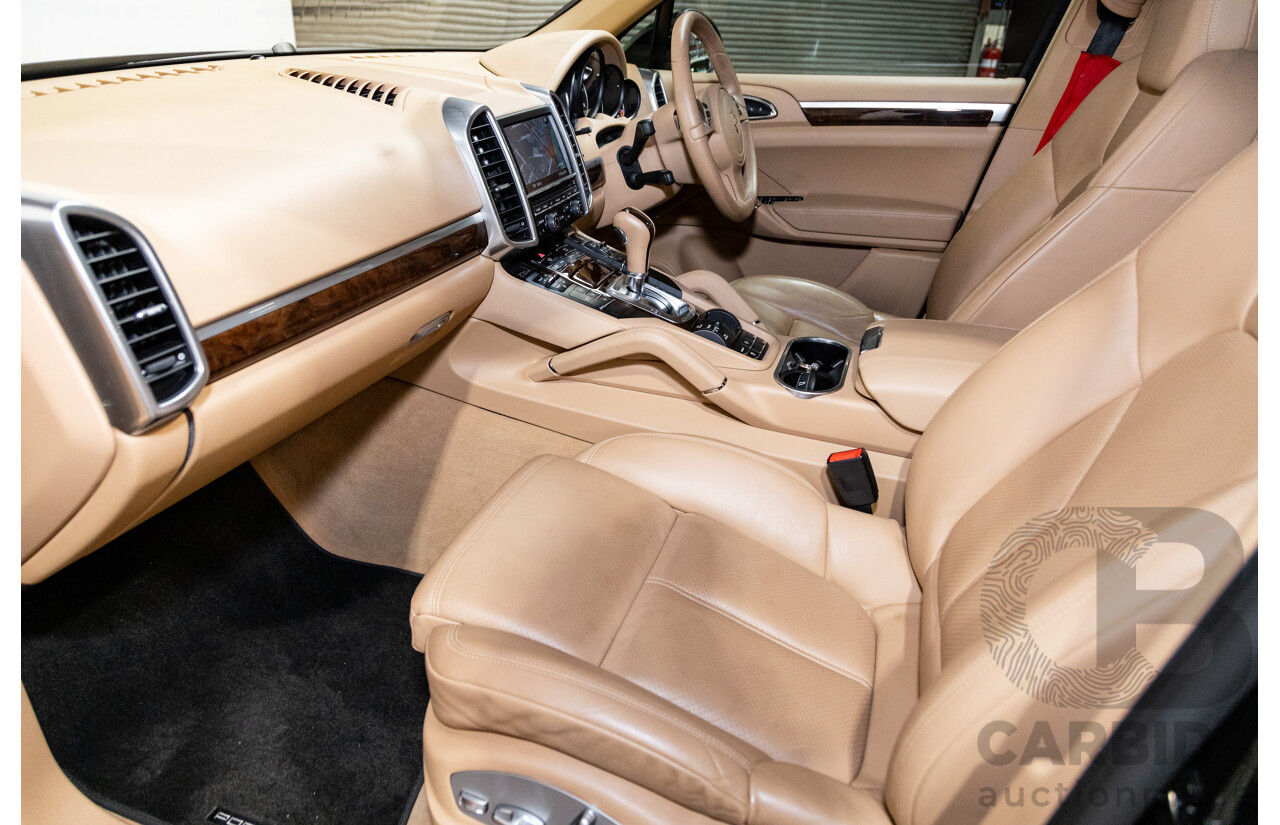 9/2013 Porsche Cayenne Diesel Series 2 (AWD) 92A MY14 4d Wagon Jet Black Metallic Turbo Diesel V6 3.0L