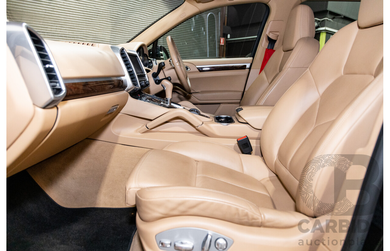 9/2013 Porsche Cayenne Diesel Series 2 (AWD) 92A MY14 4d Wagon Jet Black Metallic Turbo Diesel V6 3.0L