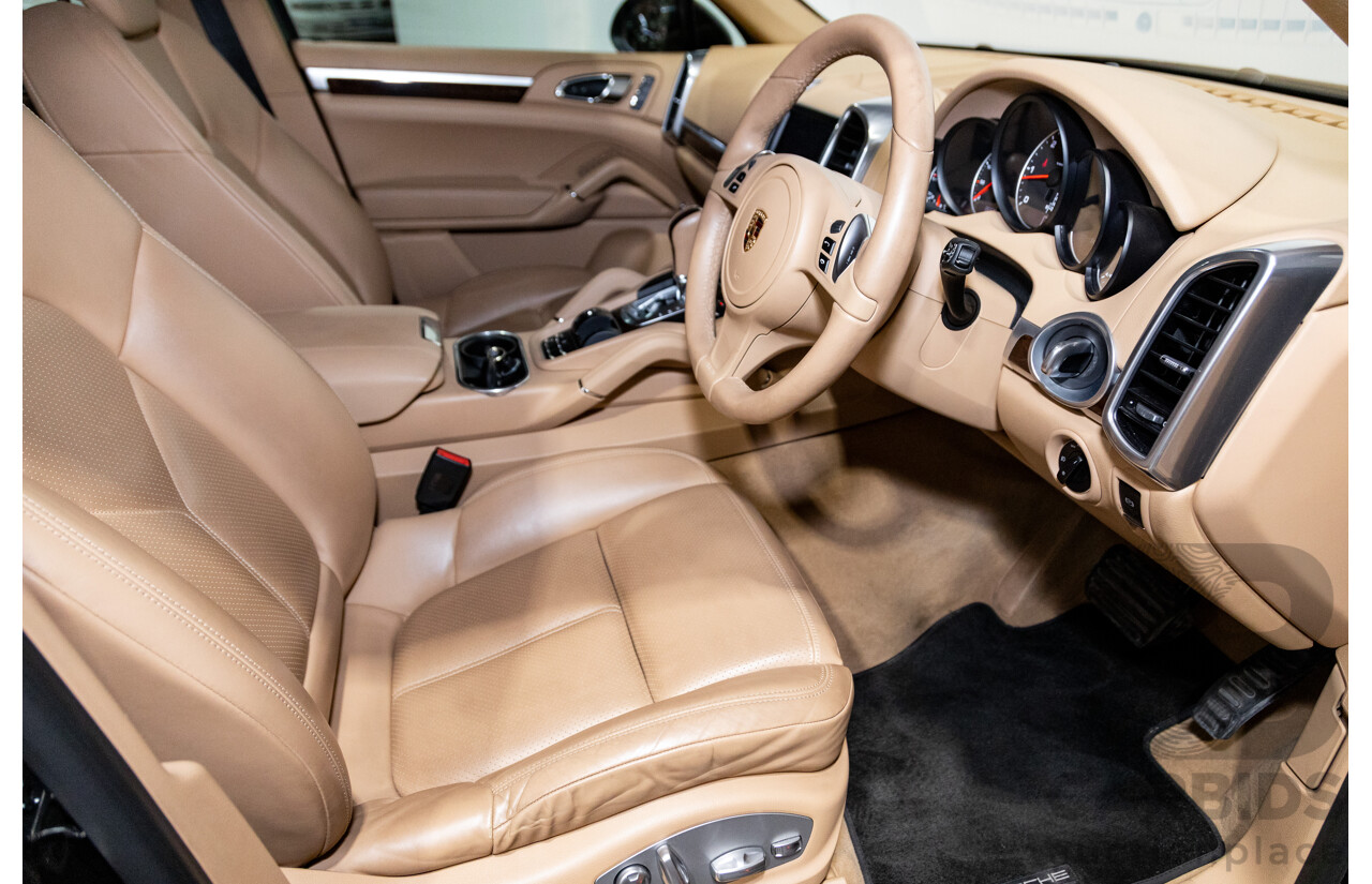 9/2013 Porsche Cayenne Diesel Series 2 (AWD) 92A MY14 4d Wagon Jet Black Metallic Turbo Diesel V6 3.0L