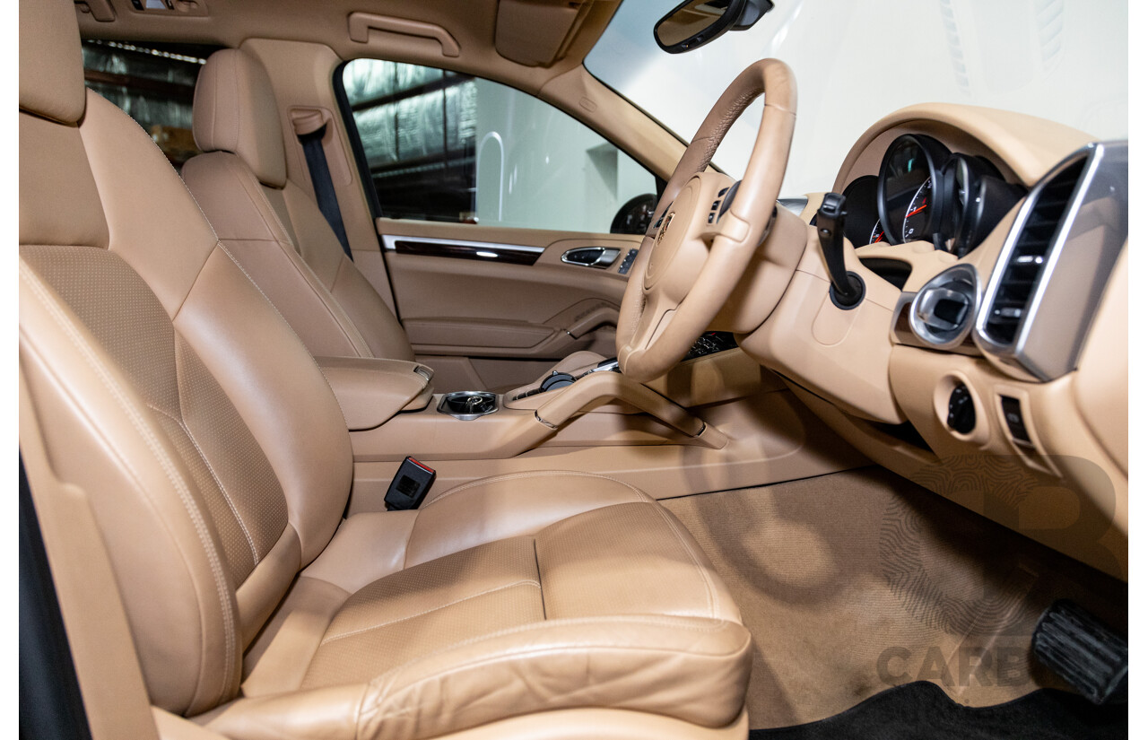 9/2013 Porsche Cayenne Diesel Series 2 (AWD) 92A MY14 4d Wagon Jet Black Metallic Turbo Diesel V6 3.0L