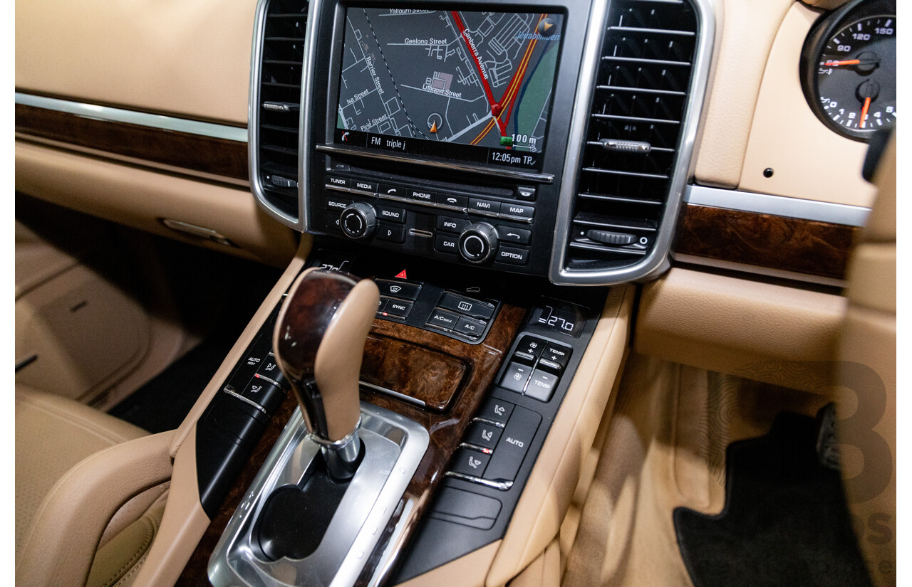 9/2013 Porsche Cayenne Diesel Series 2 (AWD) 92A MY14 4d Wagon Jet Black Metallic Turbo Diesel V6 3.0L