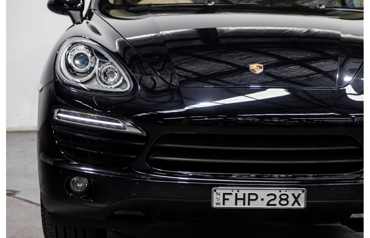 9/2013 Porsche Cayenne Diesel Series 2 (AWD) 92A MY14 4d Wagon Jet Black Metallic Turbo Diesel V6 3.0L