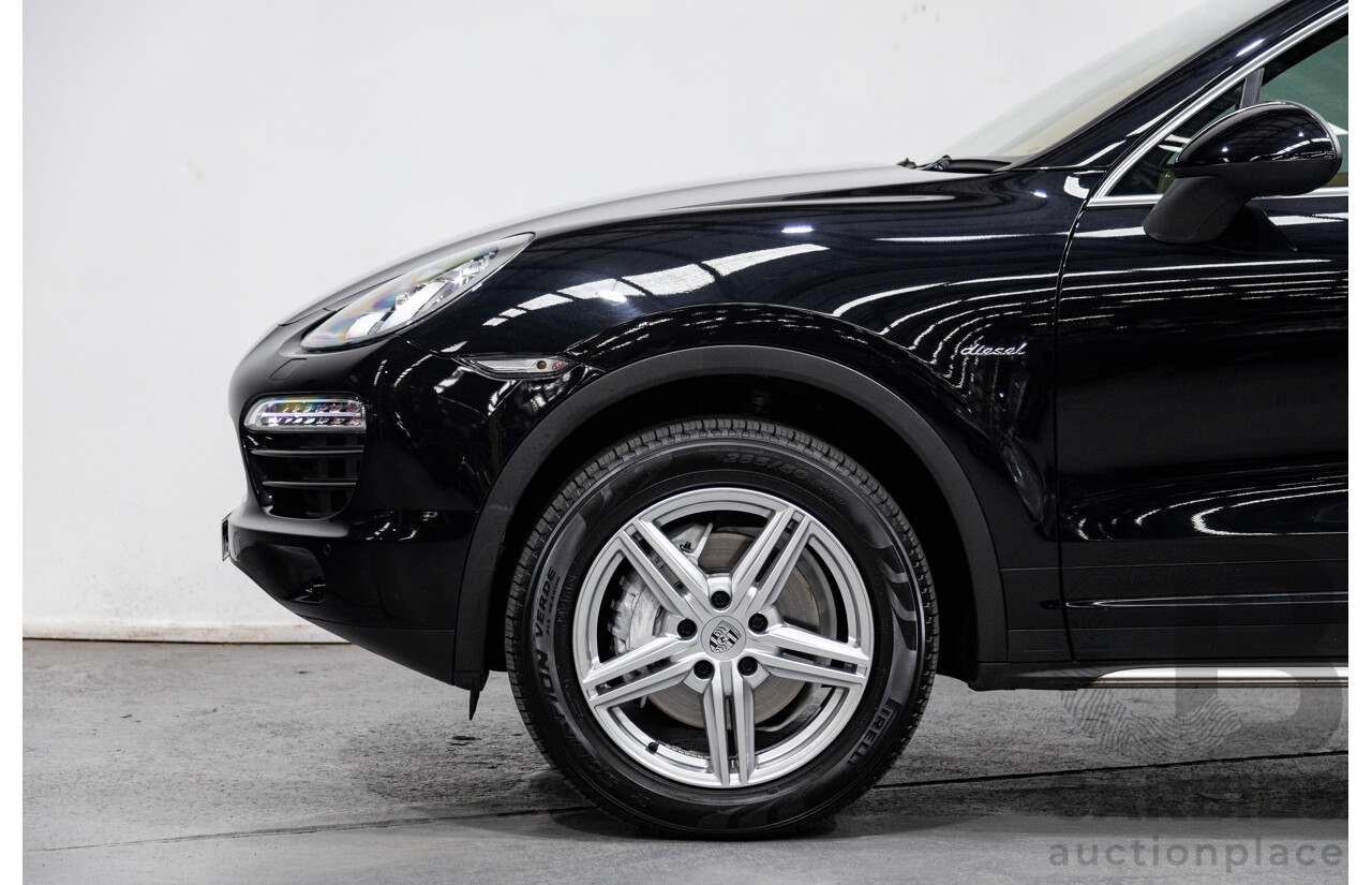 9/2013 Porsche Cayenne Diesel Series 2 (AWD) 92A MY14 4d Wagon Jet Black Metallic Turbo Diesel V6 3.0L