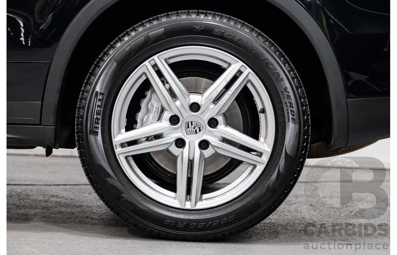 9/2013 Porsche Cayenne Diesel Series 2 (AWD) 92A MY14 4d Wagon Jet Black Metallic Turbo Diesel V6 3.0L