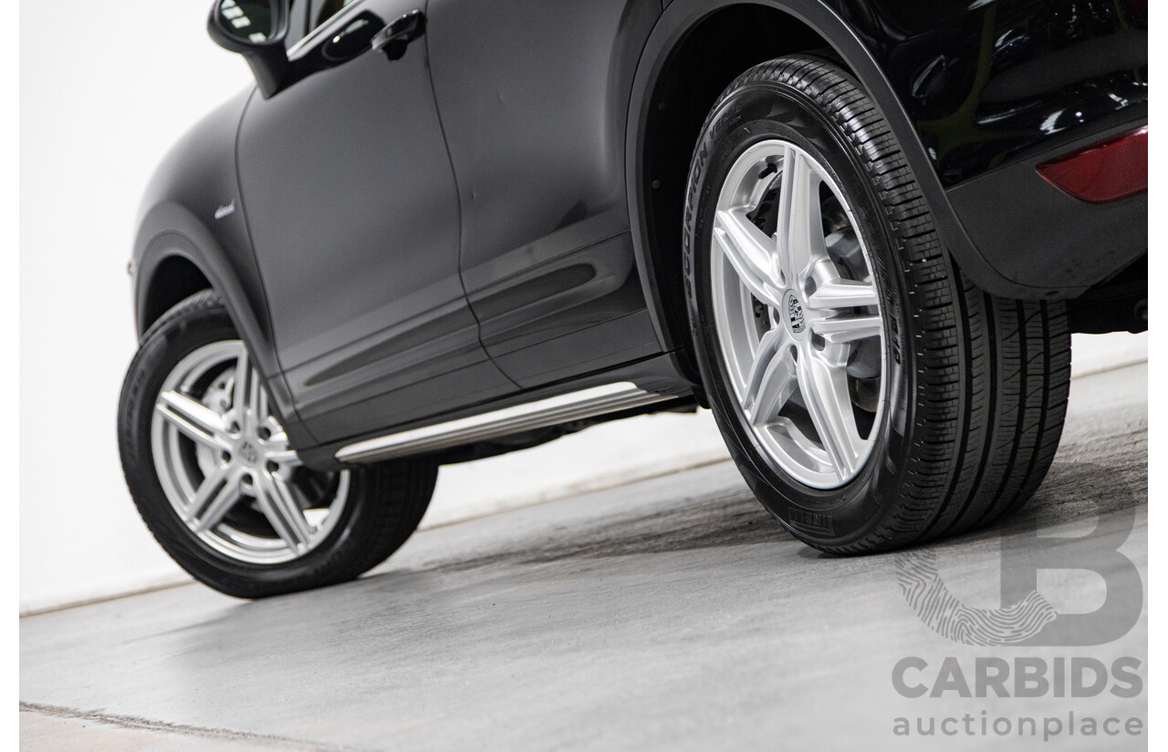 9/2013 Porsche Cayenne Diesel Series 2 (AWD) 92A MY14 4d Wagon Jet Black Metallic Turbo Diesel V6 3.0L