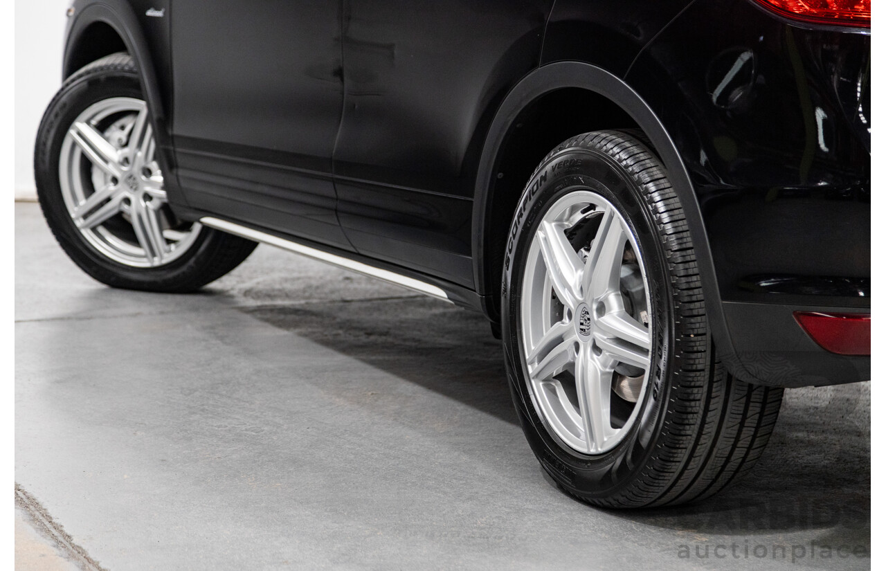 9/2013 Porsche Cayenne Diesel Series 2 (AWD) 92A MY14 4d Wagon Jet Black Metallic Turbo Diesel V6 3.0L