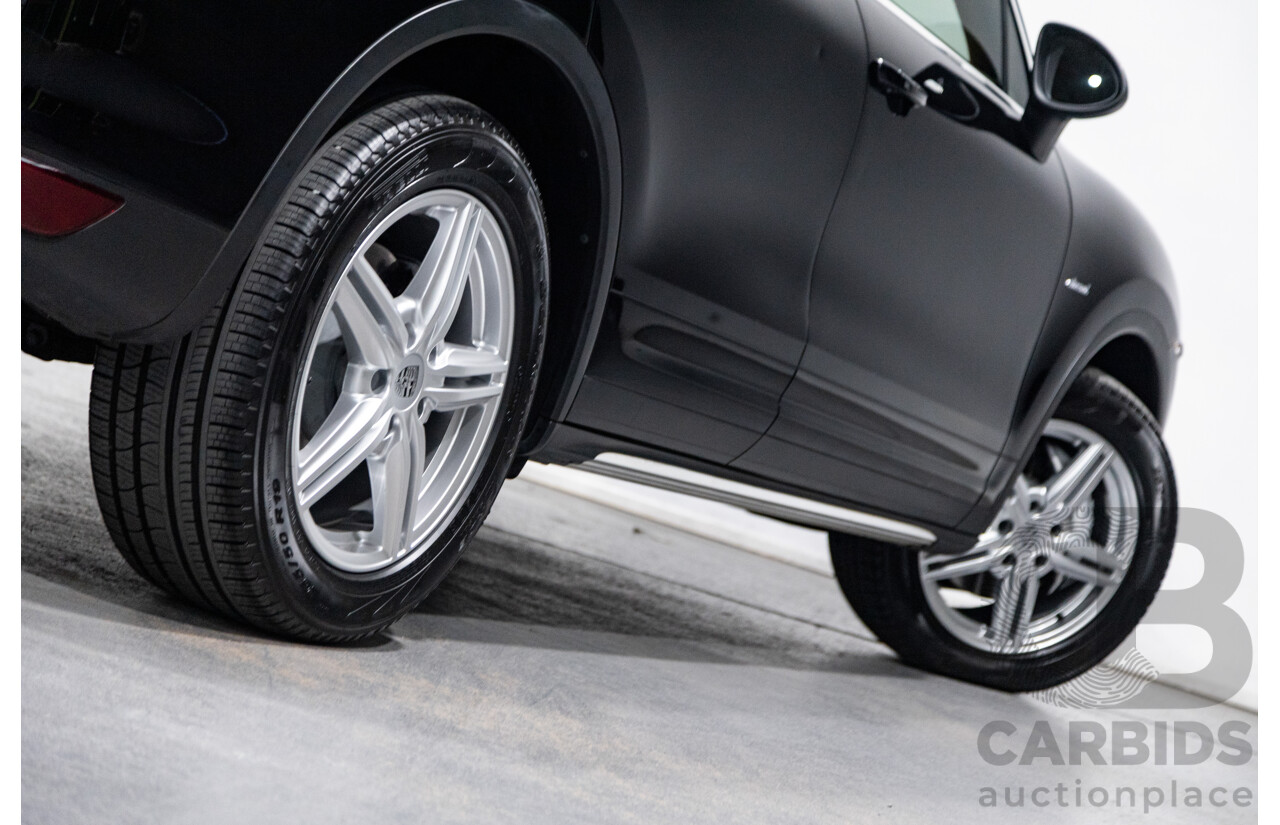 9/2013 Porsche Cayenne Diesel Series 2 (AWD) 92A MY14 4d Wagon Jet Black Metallic Turbo Diesel V6 3.0L