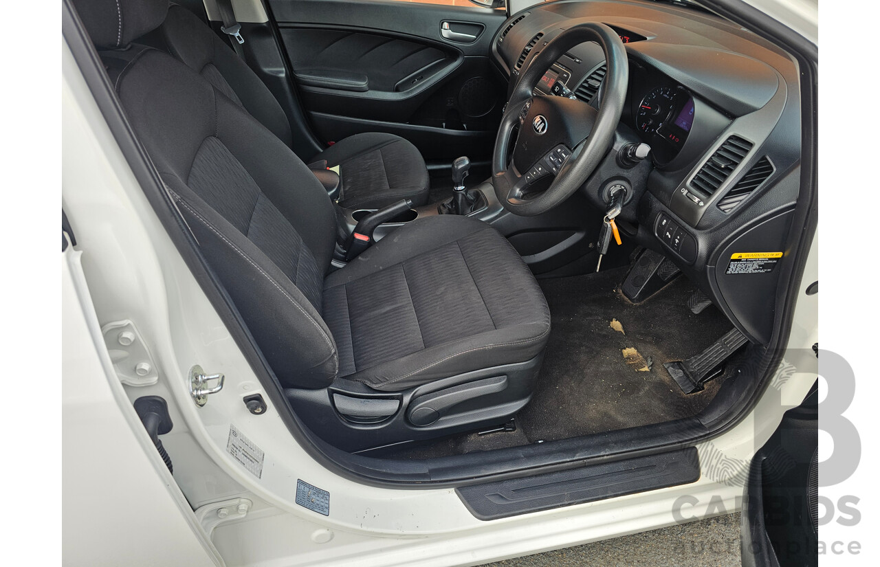 7/2014 Kia Cerato S YD MY14 5d Hatchback White 1.8L
