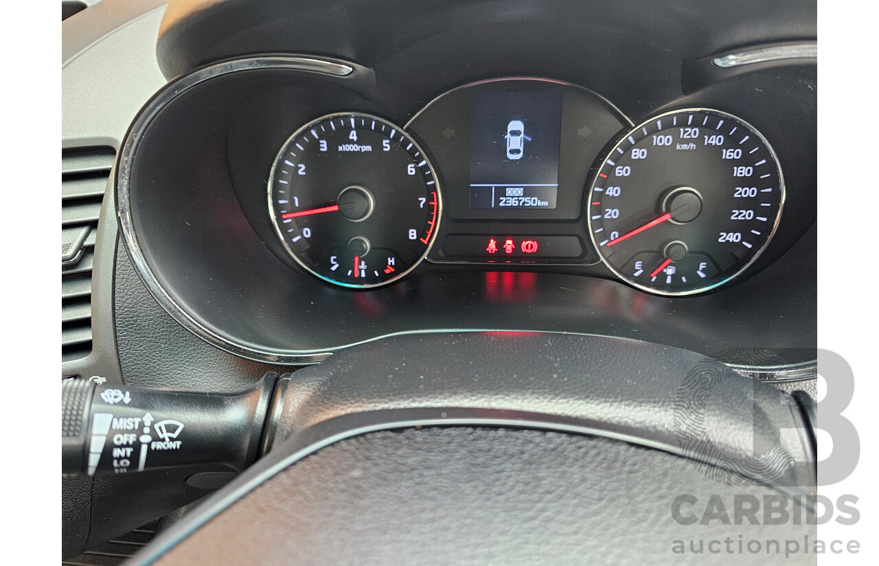 7/2014 Kia Cerato S YD MY14 5d Hatchback White 1.8L