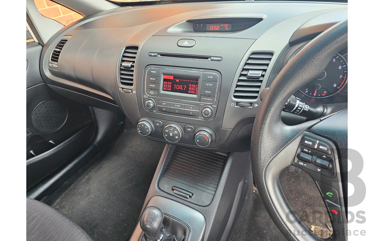 7/2014 Kia Cerato S YD MY14 5d Hatchback White 1.8L