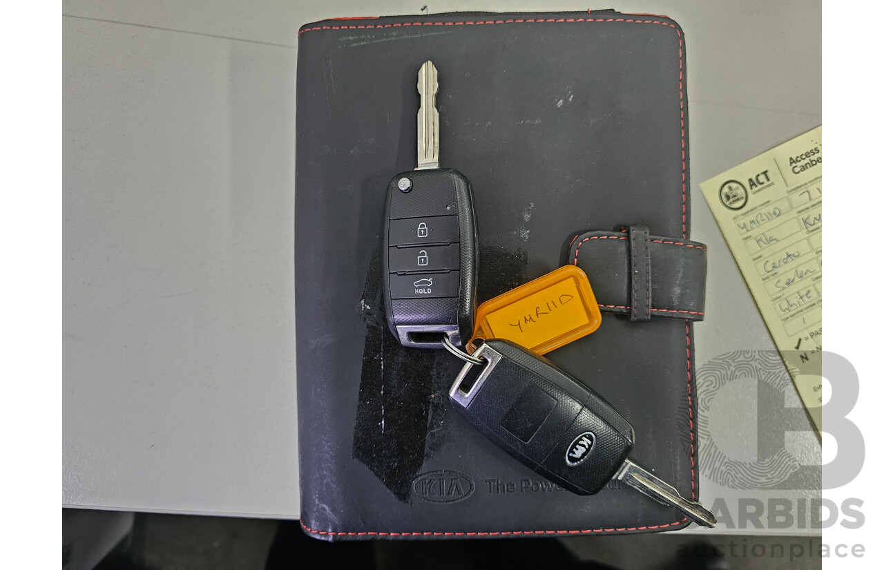 7/2014 Kia Cerato S YD MY14 5d Hatchback White 1.8L