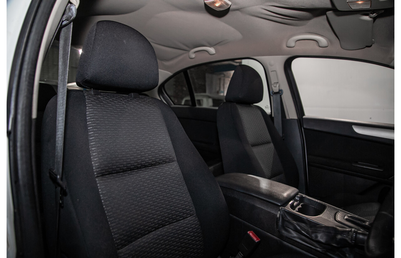 6/2010 Ford Falcon XT FG 4d Sedan White 4.0L