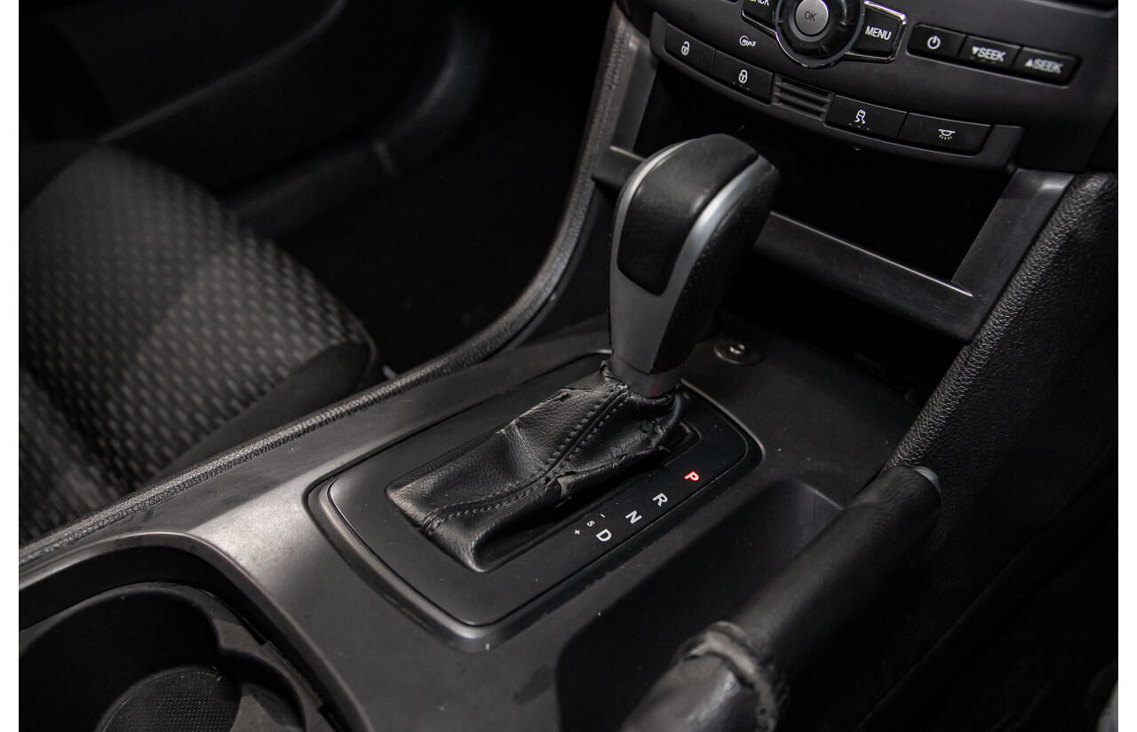 6/2010 Ford Falcon XT FG 4d Sedan White 4.0L