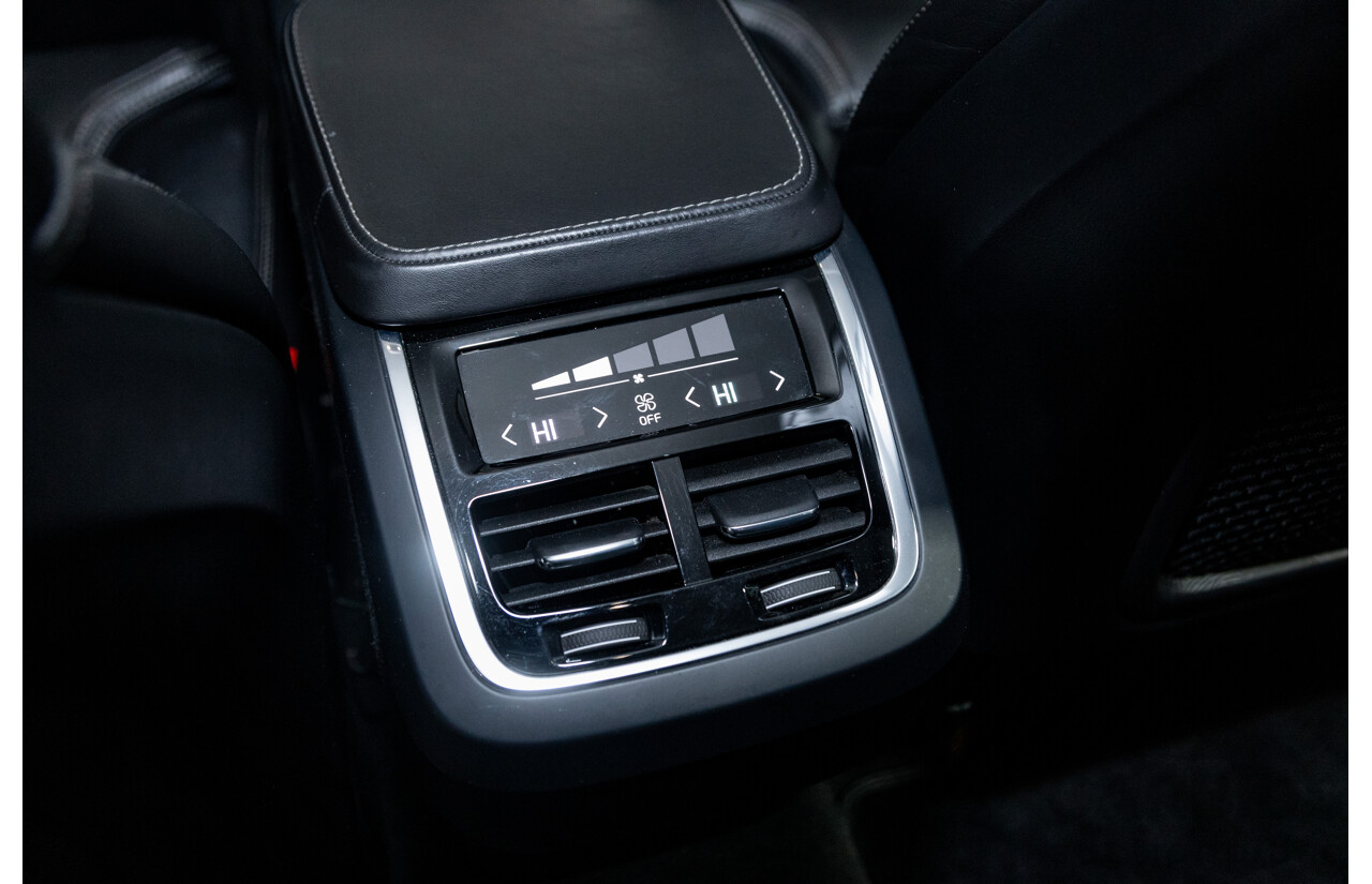 1/2016 Volvo XC90 D5 2.0 Inscription (AWD) 256 MY16 4d Wagon Crystal White Twin Turbo Diesel 2.0L - 7 Seater