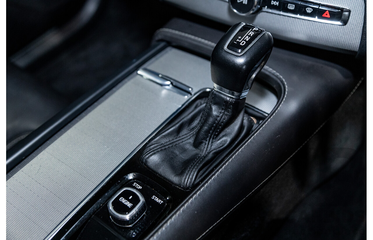 1/2016 Volvo XC90 D5 2.0 Inscription (AWD) 256 MY16 4d Wagon Crystal White Twin Turbo Diesel 2.0L - 7 Seater