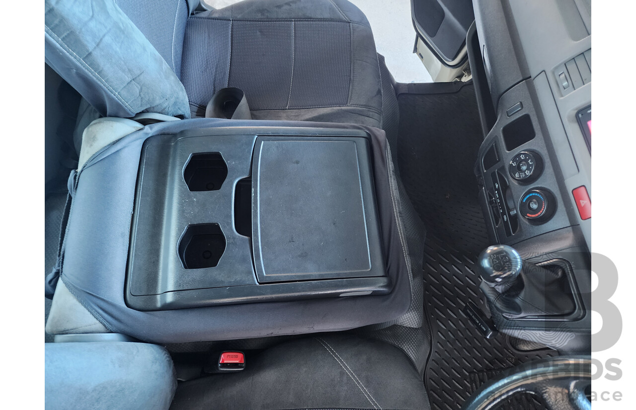 02/2010 Toyota Hi-Ace LWB RWD TRH201R 4D Van White 2.7L